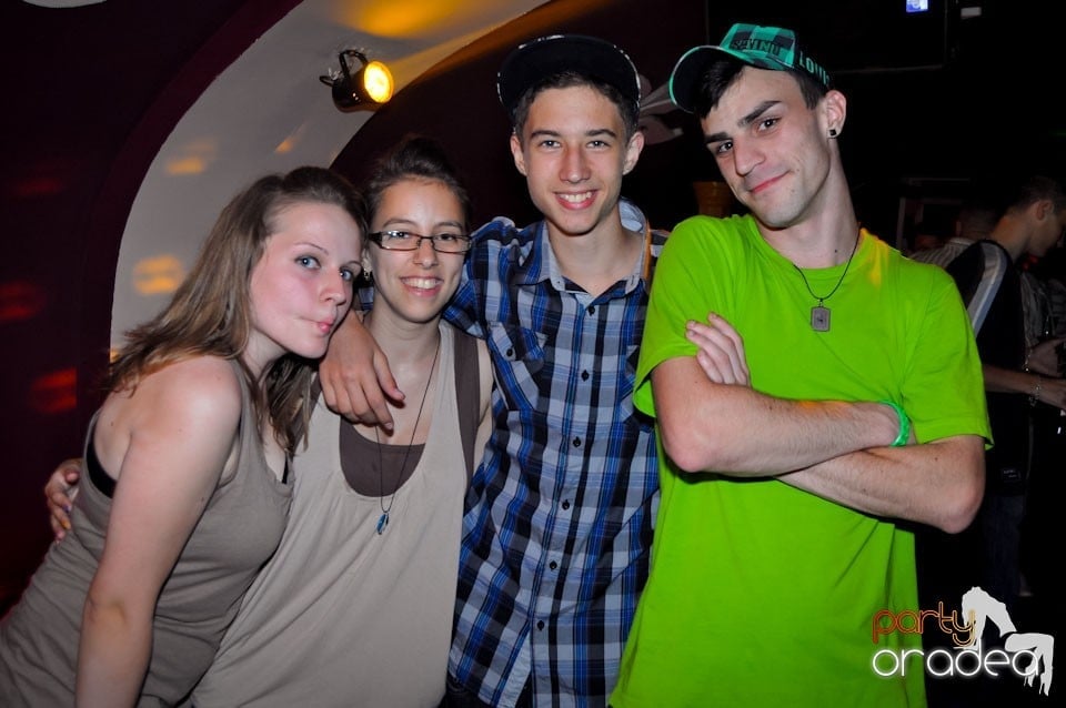 New Face Party în Club Atti's,