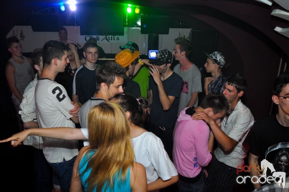 New Face Party în Club Atti's,
