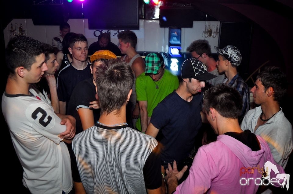 New Face Party în Club Atti's,