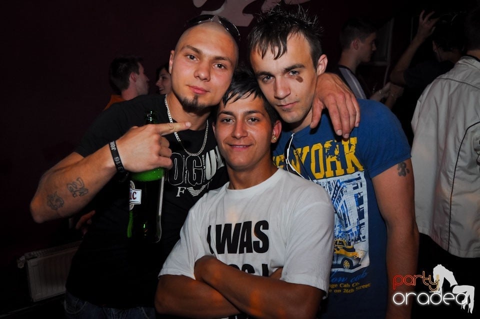 New Face Party în Club Atti's,