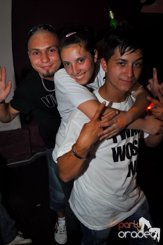 New Face Party în Club Atti's,