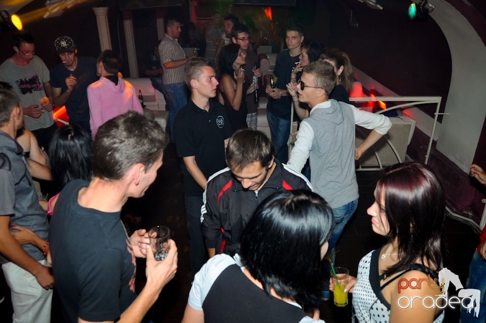 New Face Party în Club Atti's,