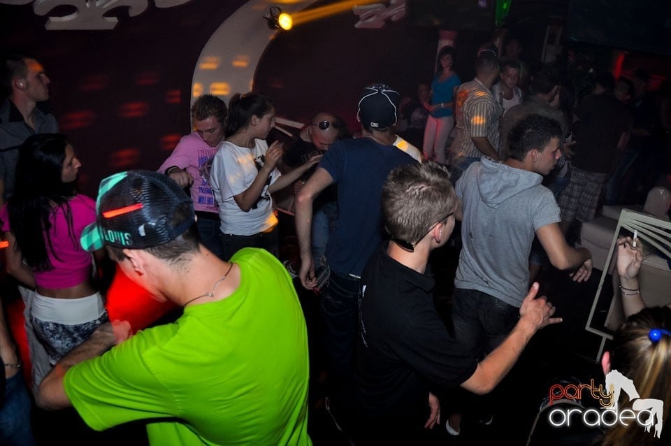 New Face Party în Club Atti's,
