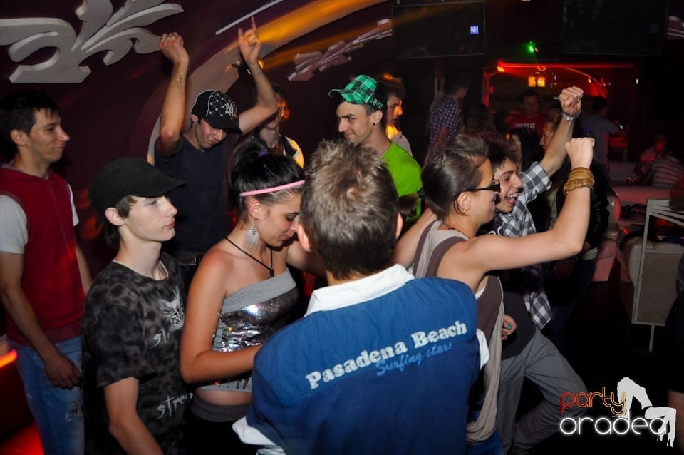 New Face Party în Club Atti's,