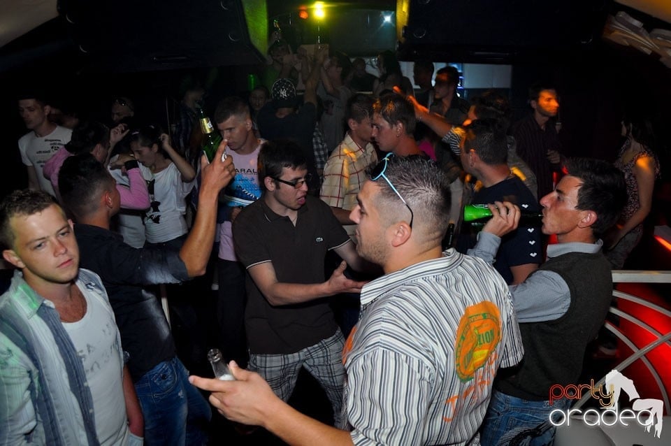 New Face Party în Club Atti's,