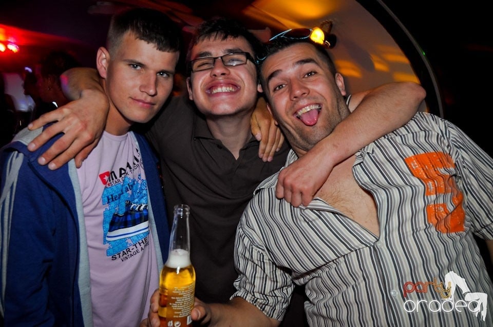 New Face Party în Club Atti's,