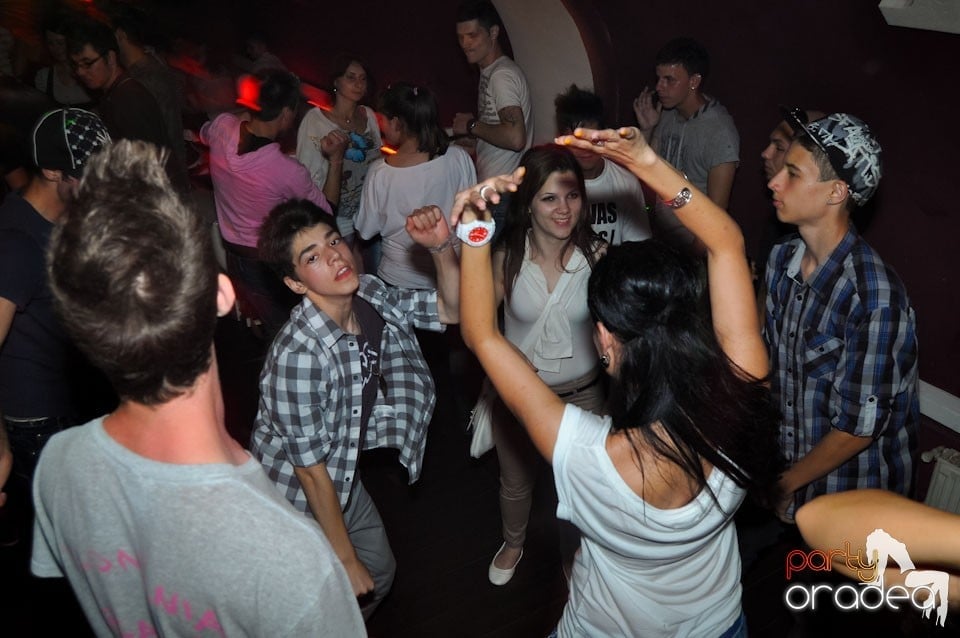 New Face Party în Club Atti's,