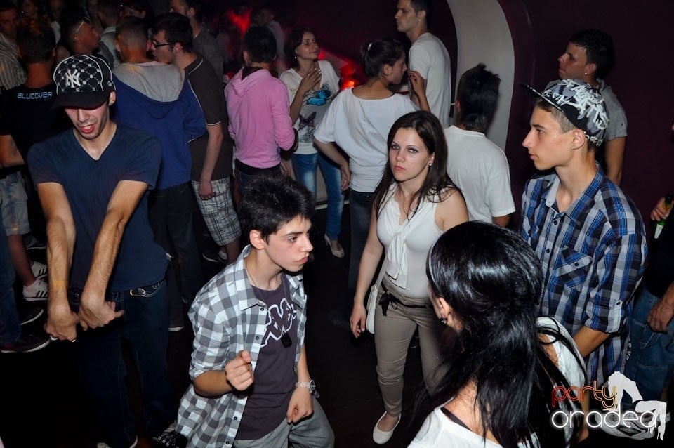 New Face Party în Club Atti's,