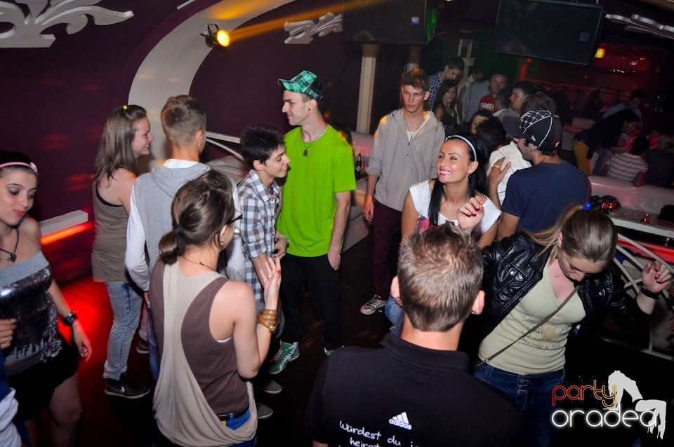 New Face Party în Club Atti's,