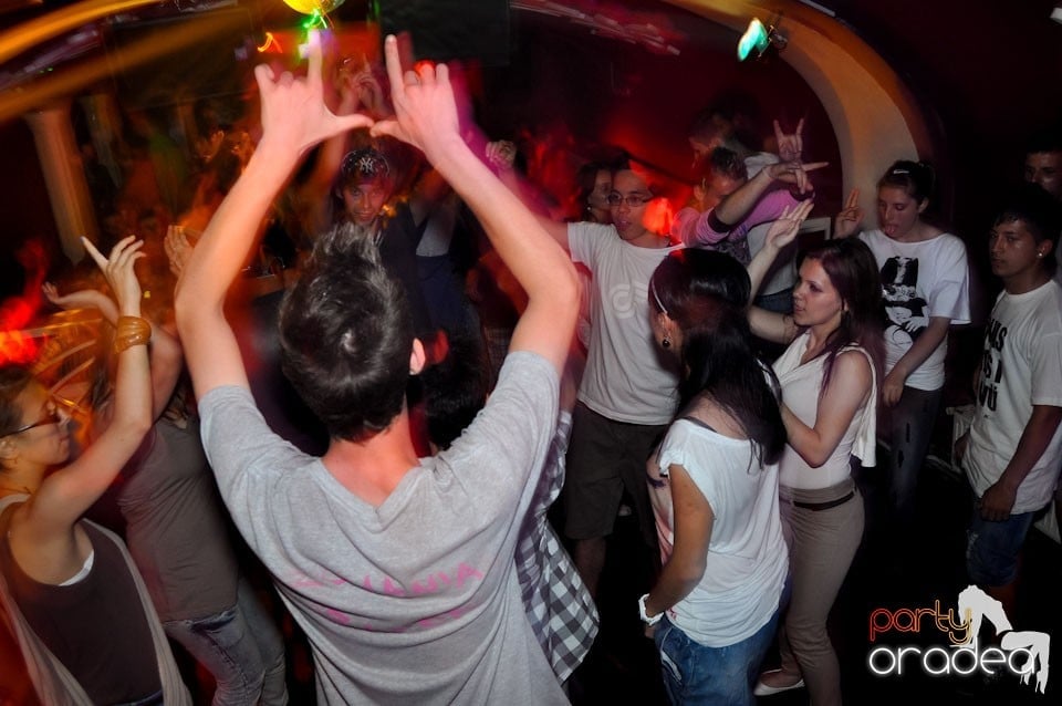 New Face Party în Club Atti's,