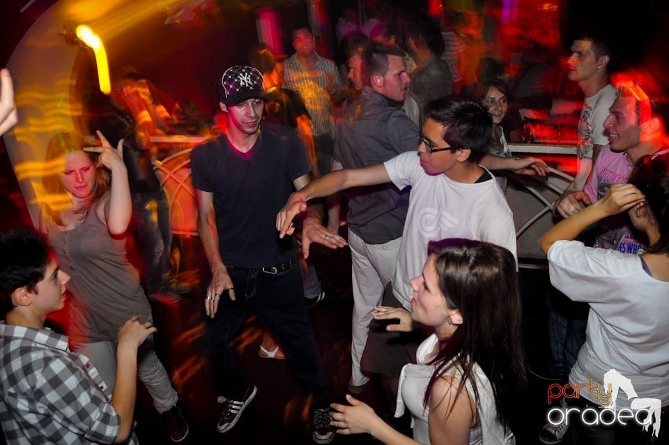 New Face Party în Club Atti's,