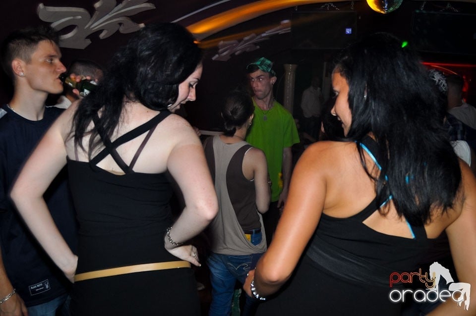 New Face Party în Club Atti's,