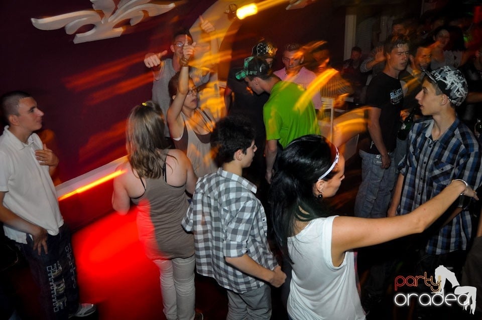 New Face Party în Club Atti's,