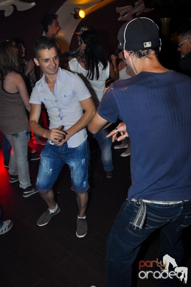 New Face Party în Club Atti's,