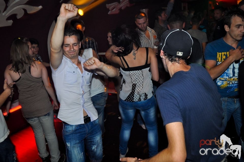 New Face Party în Club Atti's,