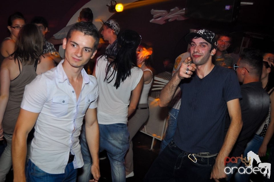 New Face Party în Club Atti's,