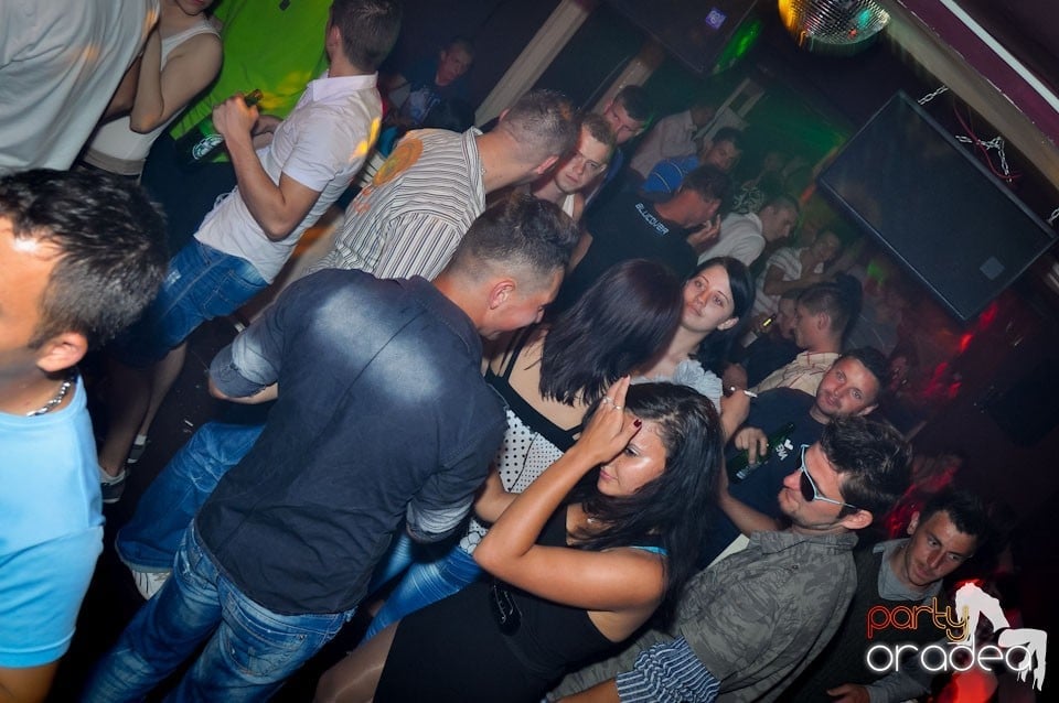 New Face Party în Club Atti's,