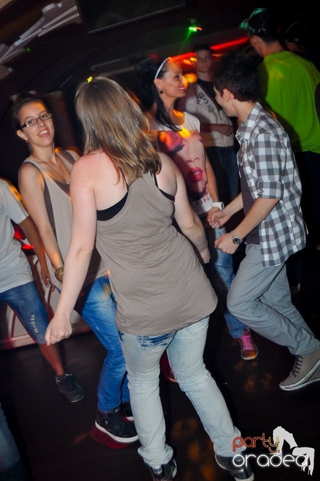 New Face Party în Club Atti's,