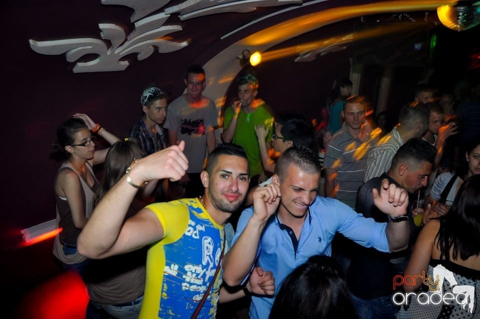 New Face Party în Club Atti's,