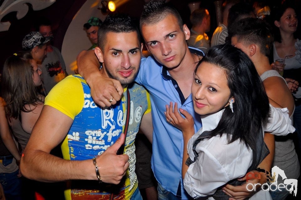New Face Party în Club Atti's,