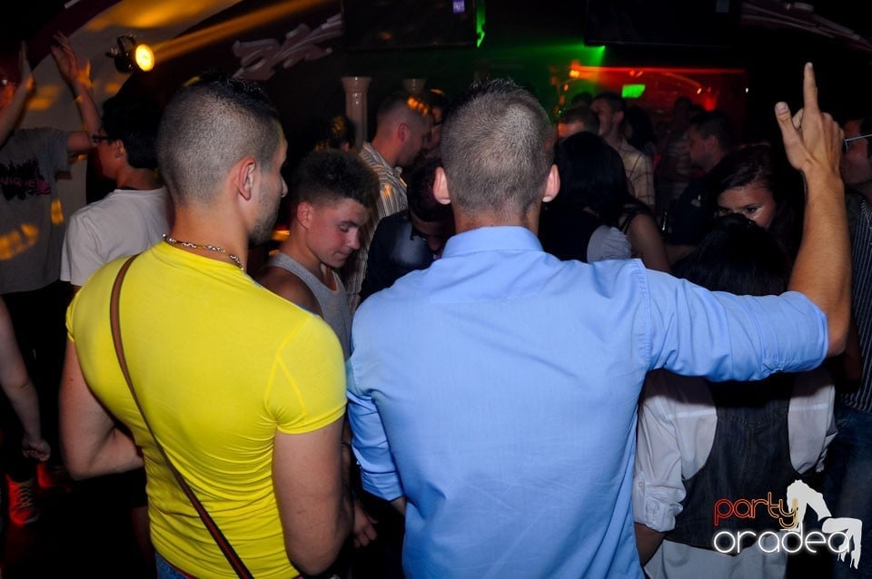 New Face Party în Club Atti's,