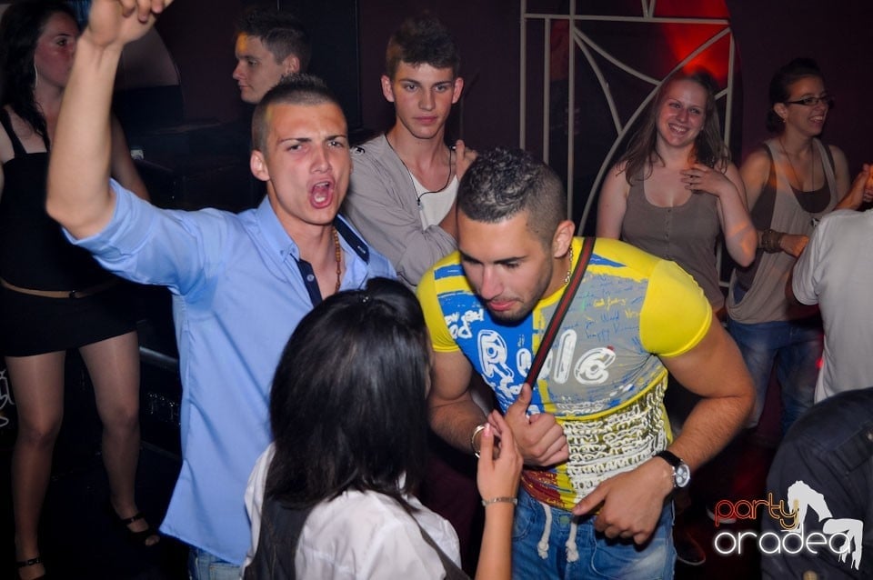 New Face Party în Club Atti's,