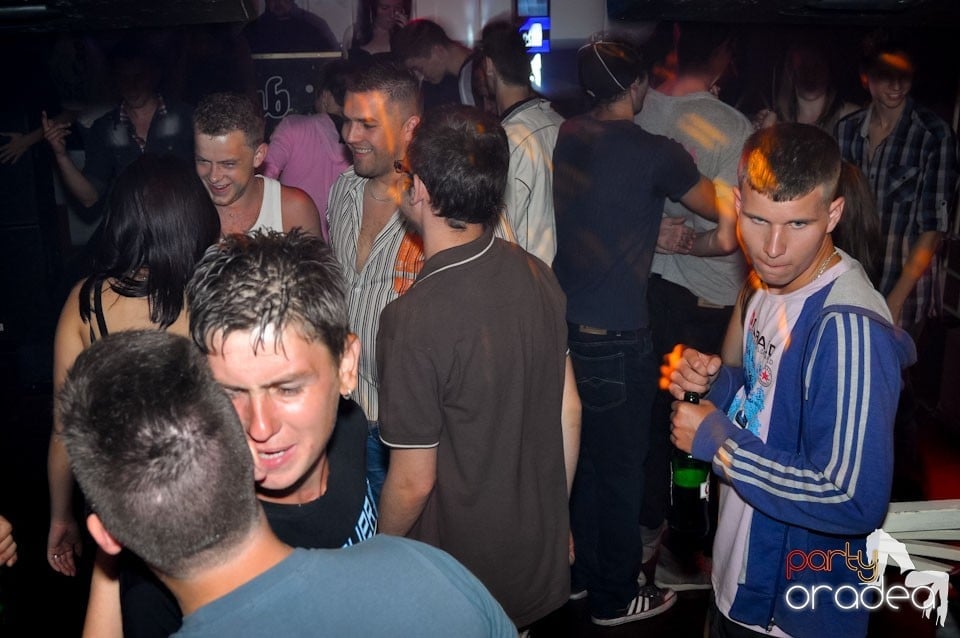 New Face Party în Club Atti's,