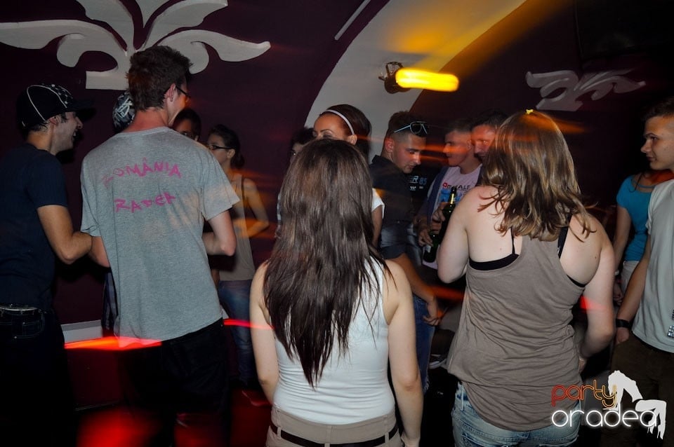 New Face Party în Club Atti's,