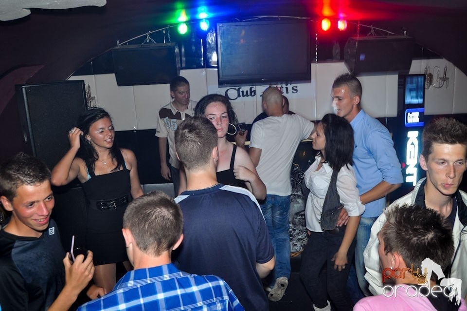 New Face Party în Club Atti's,