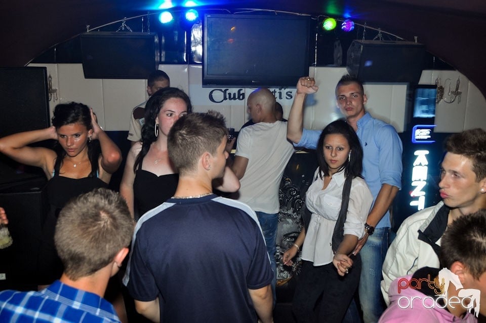 New Face Party în Club Atti's,