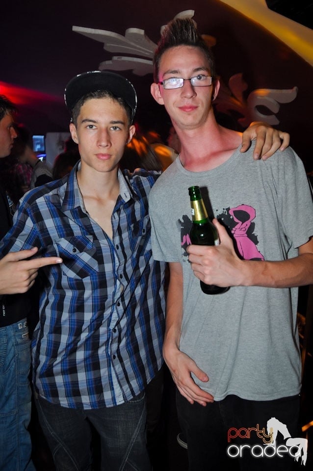 New Face Party în Club Atti's,