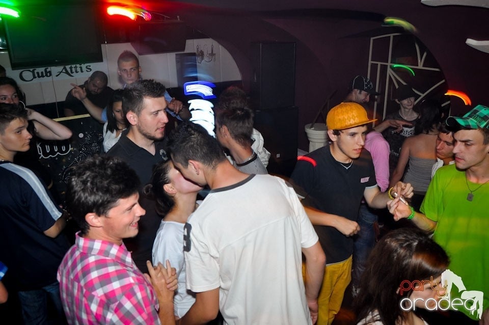 New Face Party în Club Atti's,