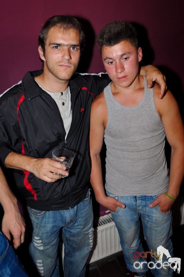 New Face Party în Club Atti's,