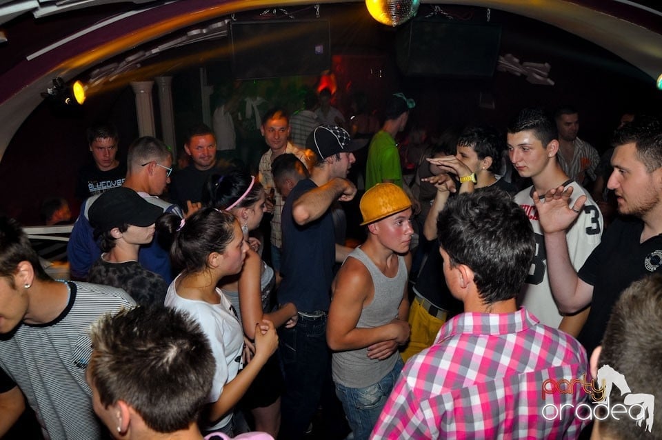New Face Party în Club Atti's,