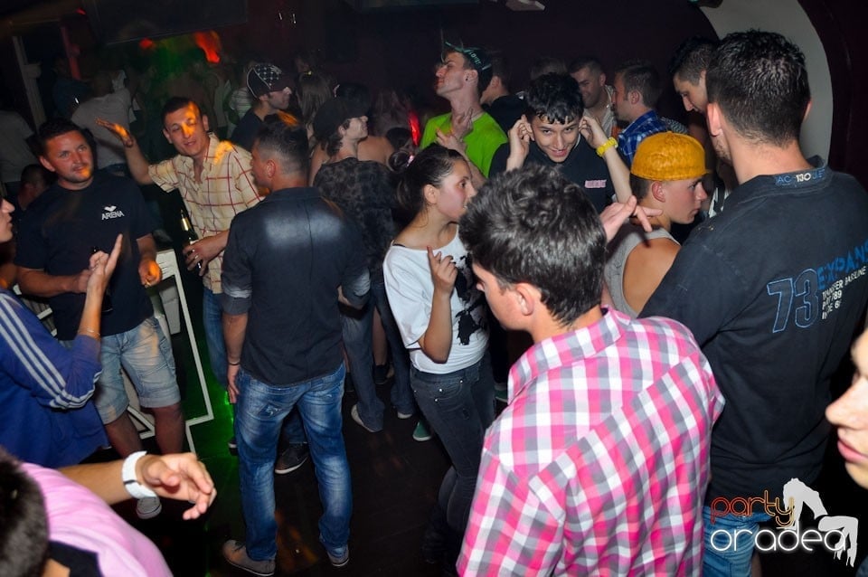New Face Party în Club Atti's,