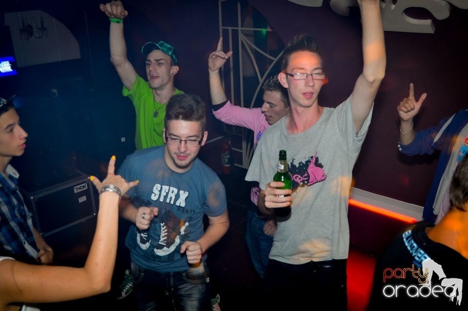 New Face Party în Club Atti's,