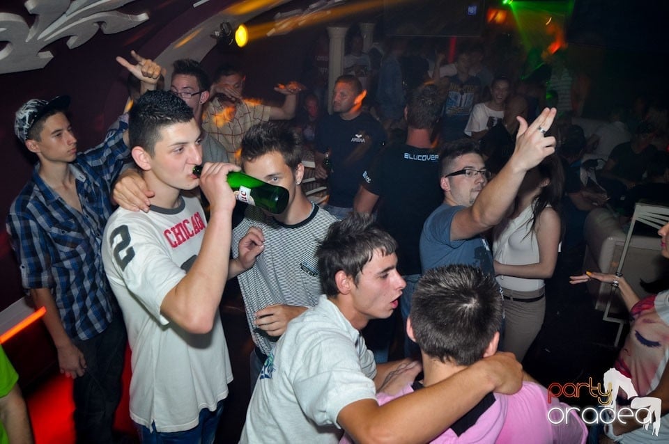 New Face Party în Club Atti's,