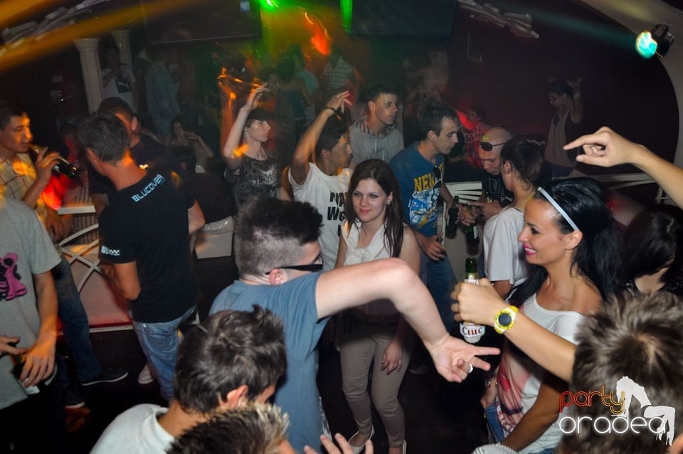 New Face Party în Club Atti's,