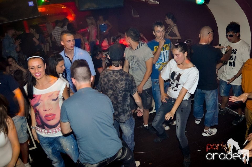 New Face Party în Club Atti's,