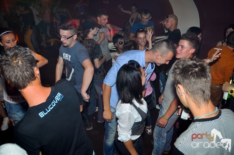 New Face Party în Club Atti's,