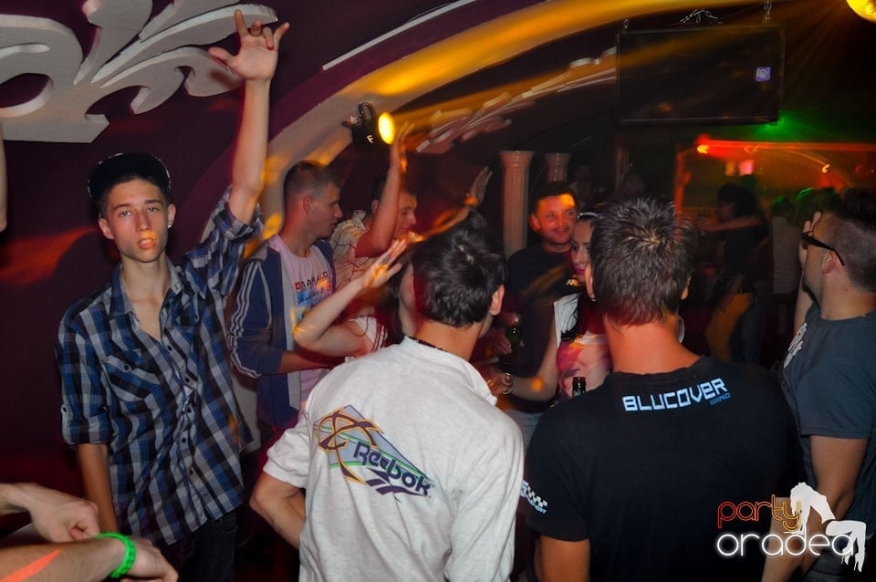 New Face Party în Club Atti's,