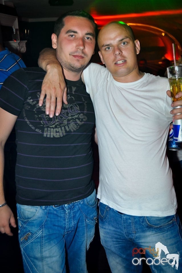 New Face Party în Club Atti's,