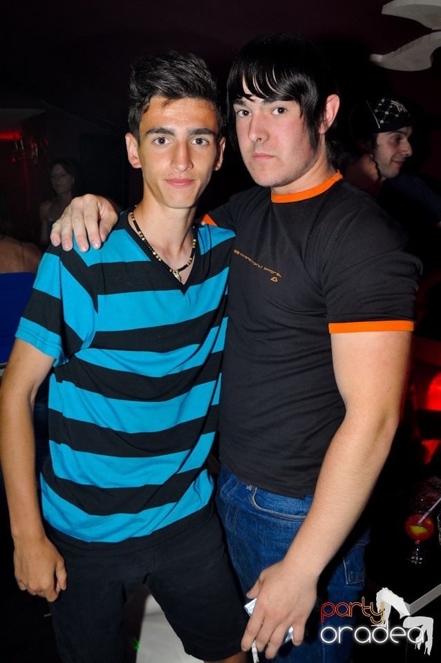 New Face Party în Club Atti's,