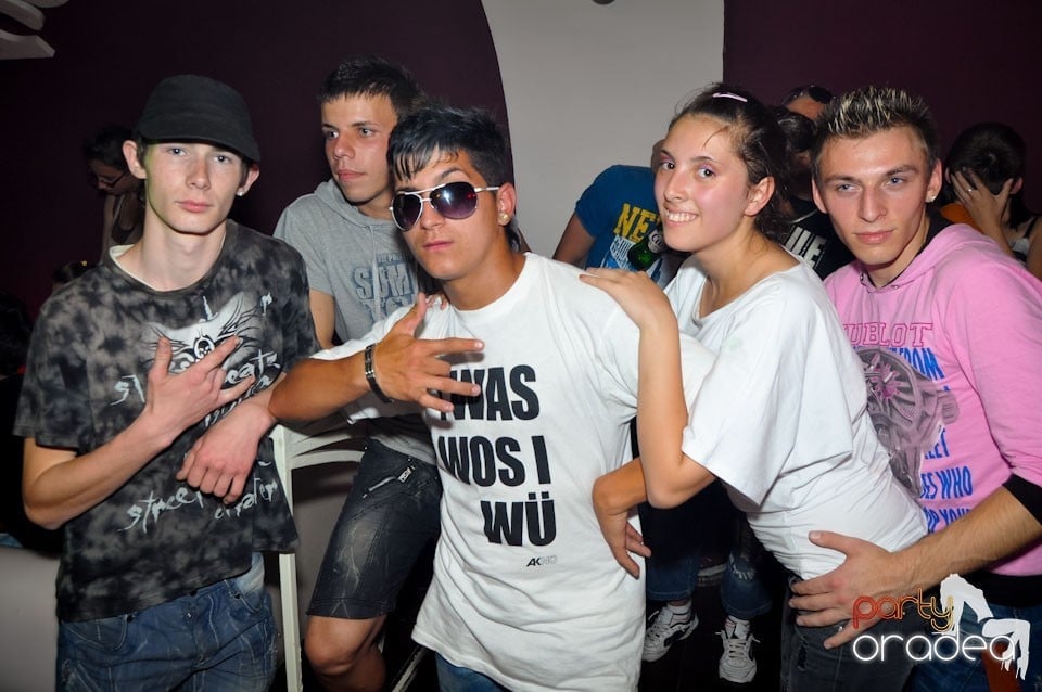 New Face Party în Club Atti's,