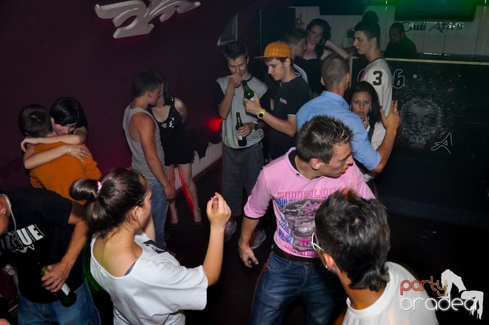 New Face Party în Club Atti's,