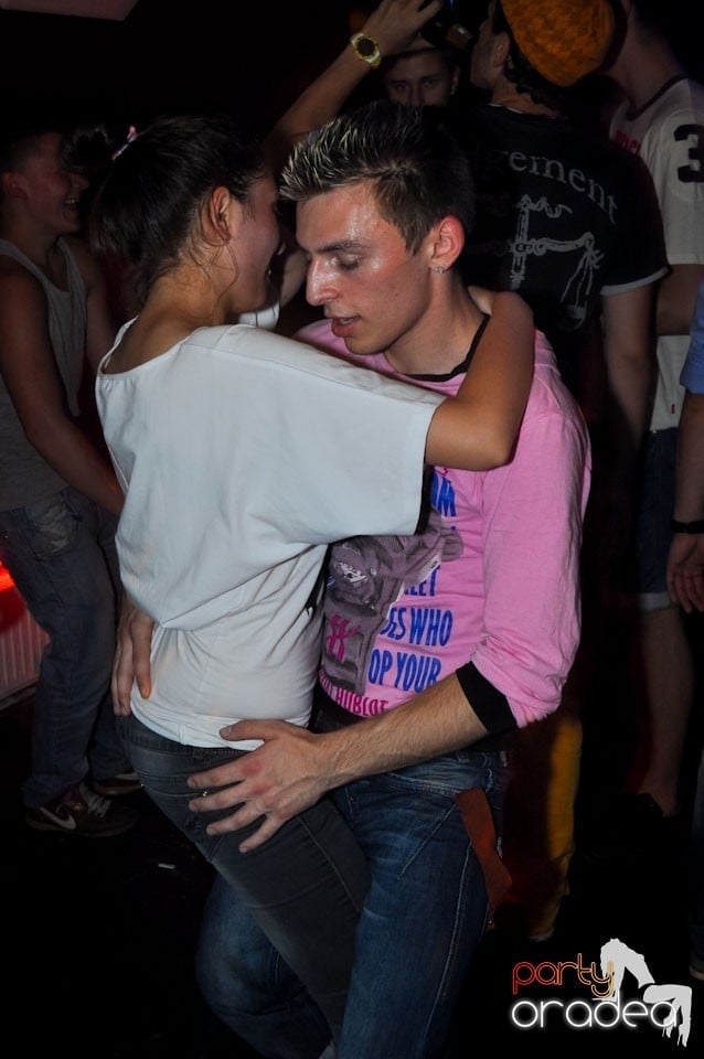 New Face Party în Club Atti's,