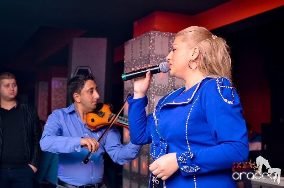 Nicoleta Guţă în Club Life,