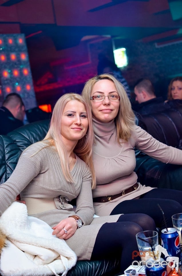 Nicoleta Guţă în Club Life,