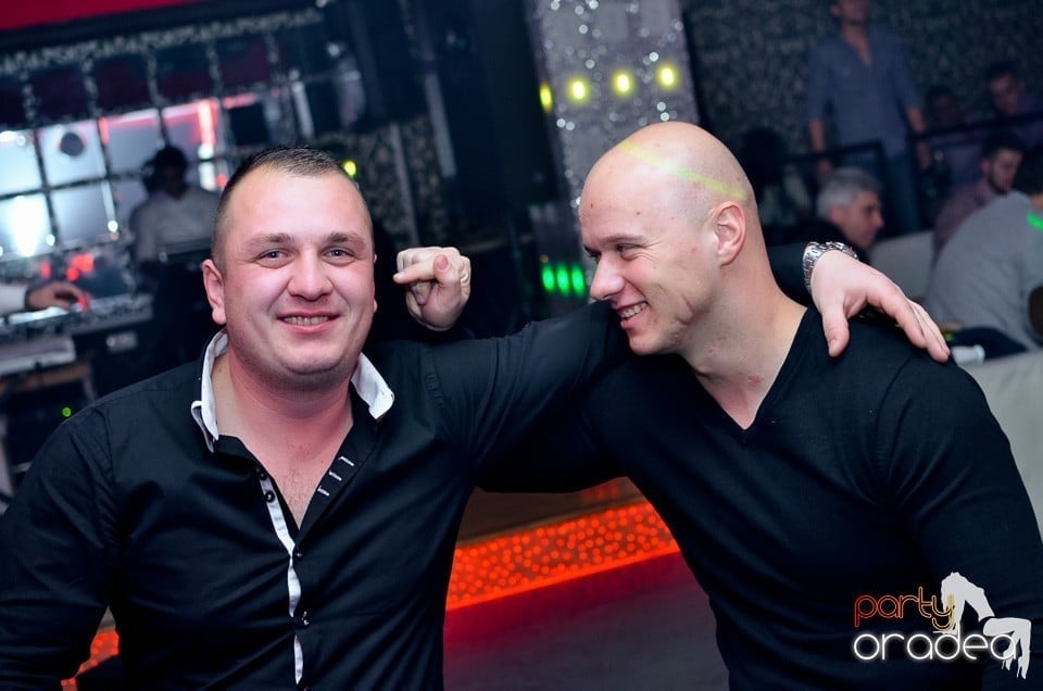 Nicoleta Guţă în Club Life,