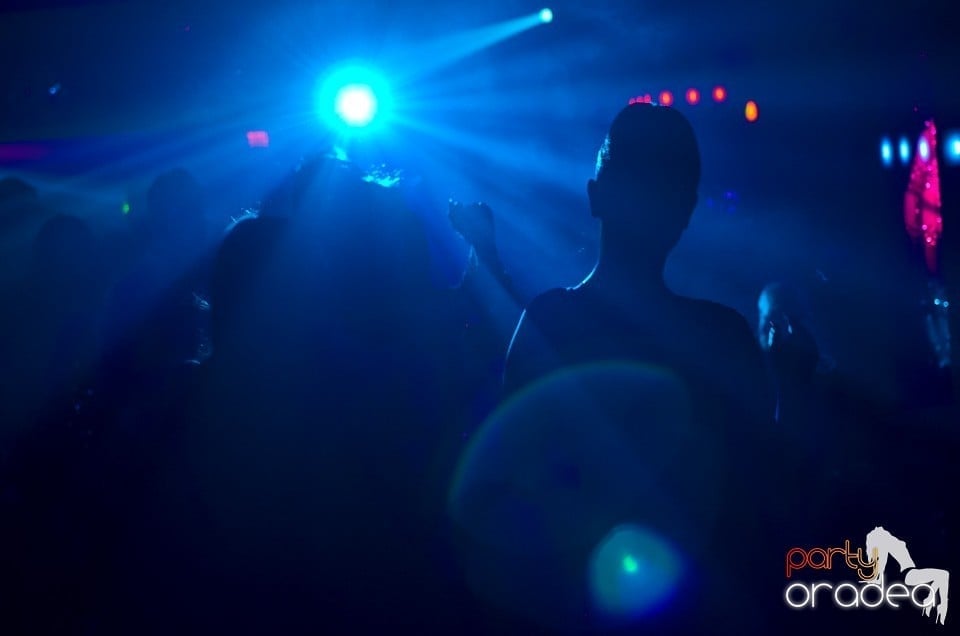 Nicoleta Guţă în Club Life,